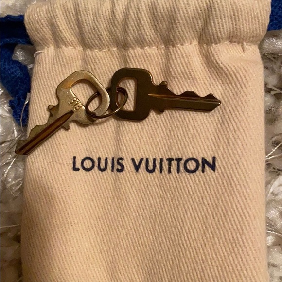 Authentic Louis Vuitton Speedy 30 - Picture 3 of 8
